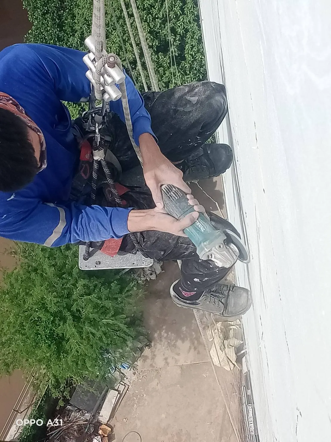 งานโรยตัวทำความสะอาดผนังอาคาร (Facade Cleaning)