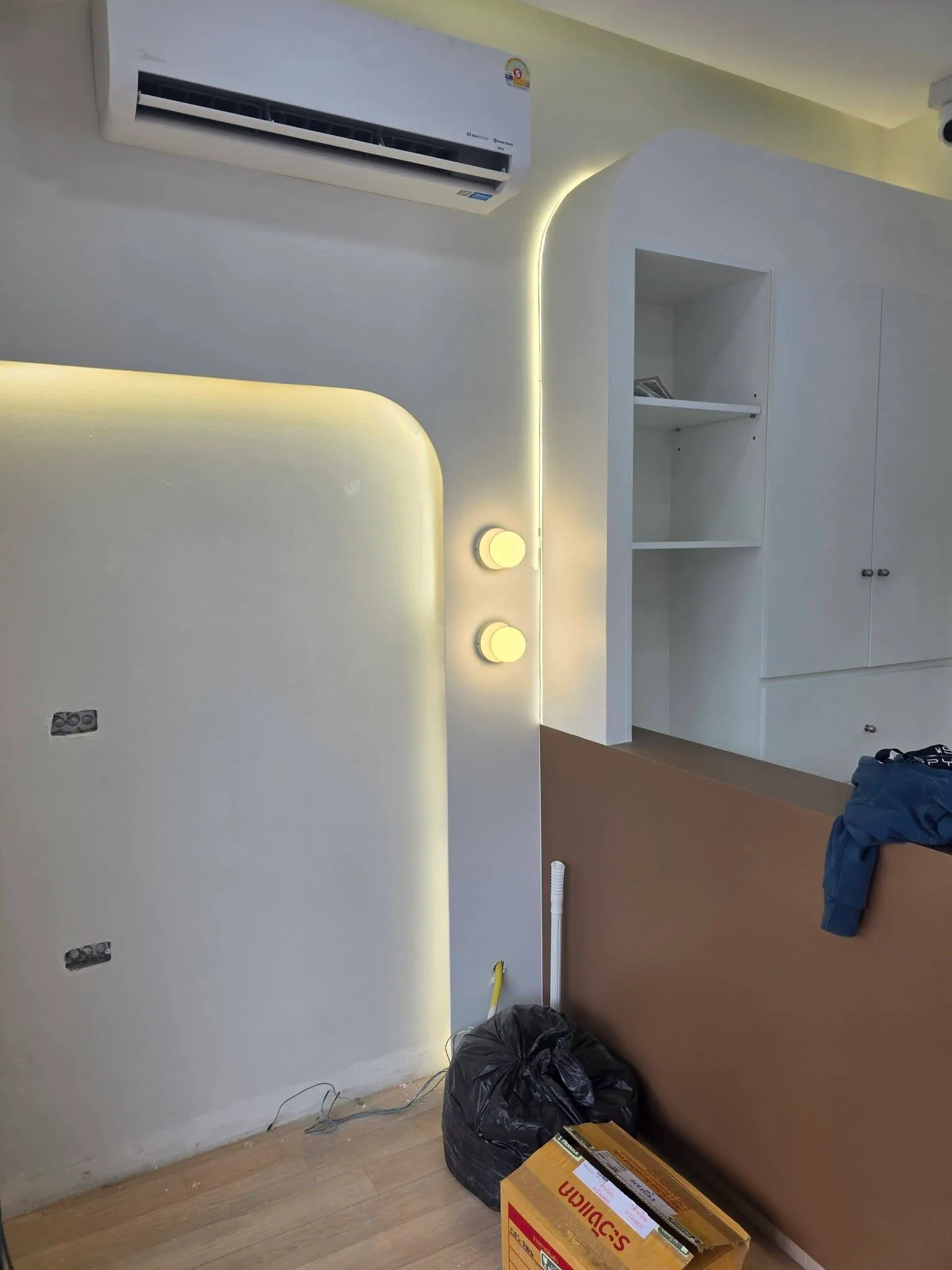 รับบิ้วอิน อุบลราชธานี Walk-in Closet